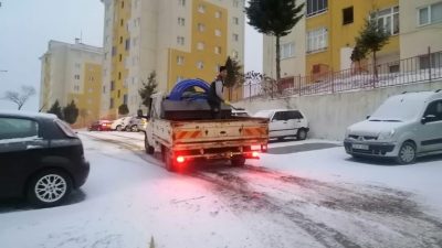 Dursunbey Belediyesi, kar yağışına karşı ana arterlerde, hastane yollarında ve