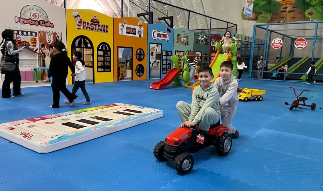 Gönen’de minikler yarıyıl tatilini dolu dolu geçirdi Gönen Belediyesi, yarıyıl tatili boyunca çocuklara ve ailelerine yönelik çeşitli