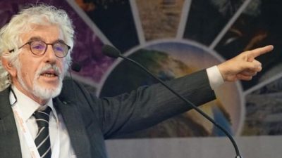 ÇOMÜ Jeoloji Mühendisliği Bölümü’nden emekli Prof. Dr. Doğan Perinçek, Santorini