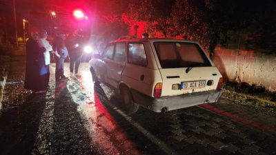 Gönen’de, İ.D. isimli vatandaşa ait otomobilin motoru alev alırken, itfaiye
