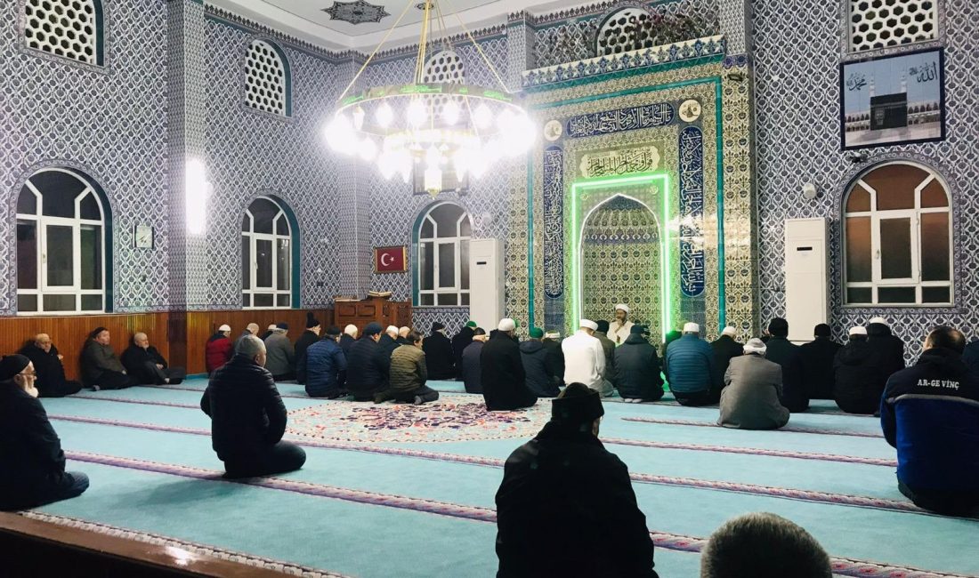 Bandırma’da sabah namazı buluşması Bandırma Merkez Muradiye Camii’nde düzenlenen sabah namazı buluşmasında Şaban Ayı’nın
