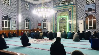 Bandırma Merkez Muradiye Camii’nde düzenlenen sabah namazı buluşmasında Şaban Ayı’nın