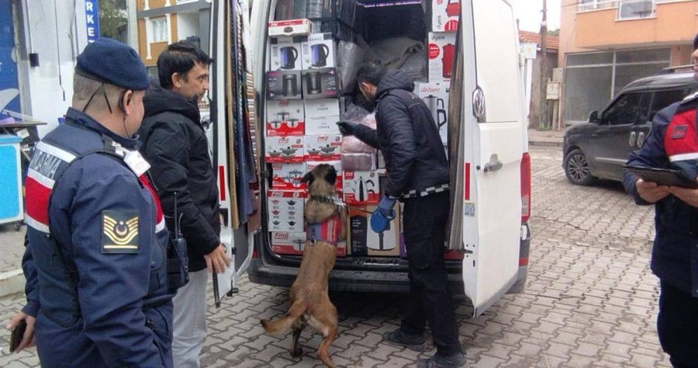 Ayvalık’ta jandarma suçlulara geçit vermedi Ayvalık’ta jandarma ekipleri tarafından Huzur ve Güven Uygulaması yapıldı. Balıkesir