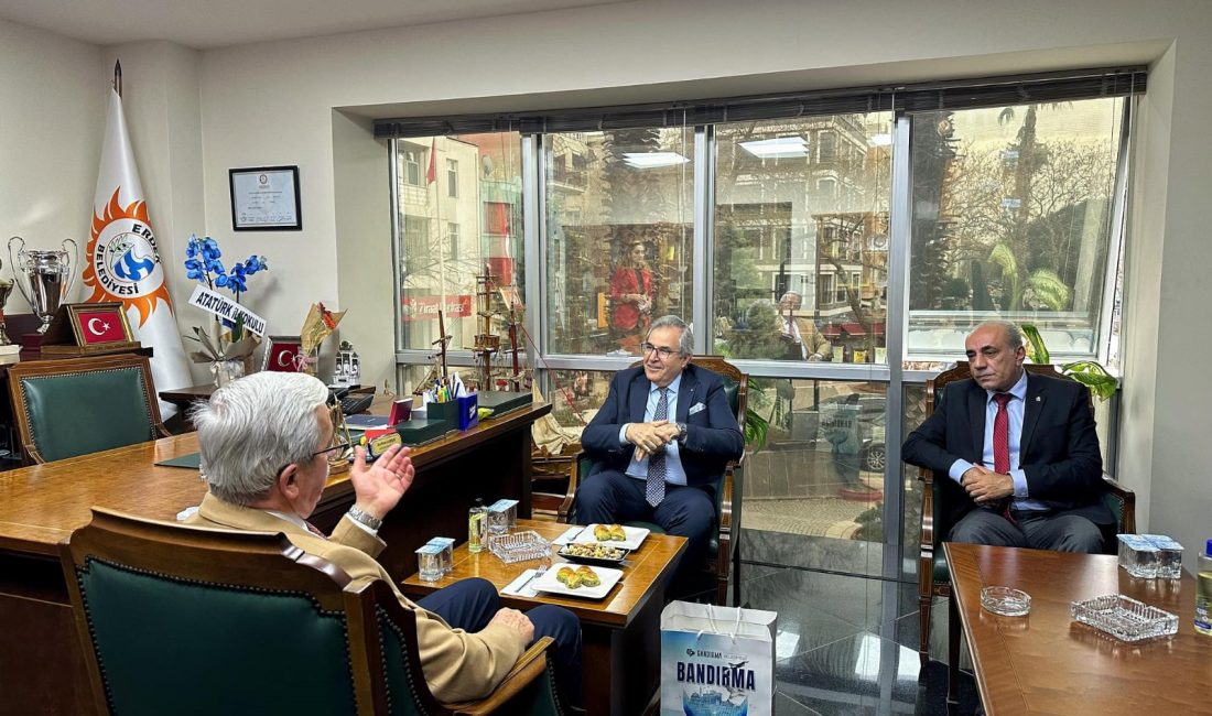 Bandırma ve Erdek Belediye Başkanları bölgesel iş birliğini görüştü Bandırma Belediye Başkanı Dursun Mirza, Erdek Belediye Başkanı Burhan Karışık’ı