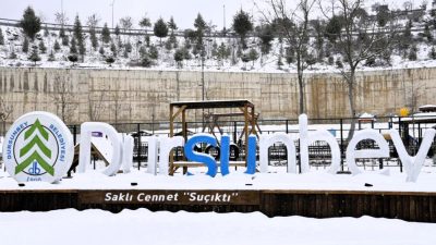 Dursunbey’de akşam ve gece saatlerinde etkili olan yoğun kar yağışı,