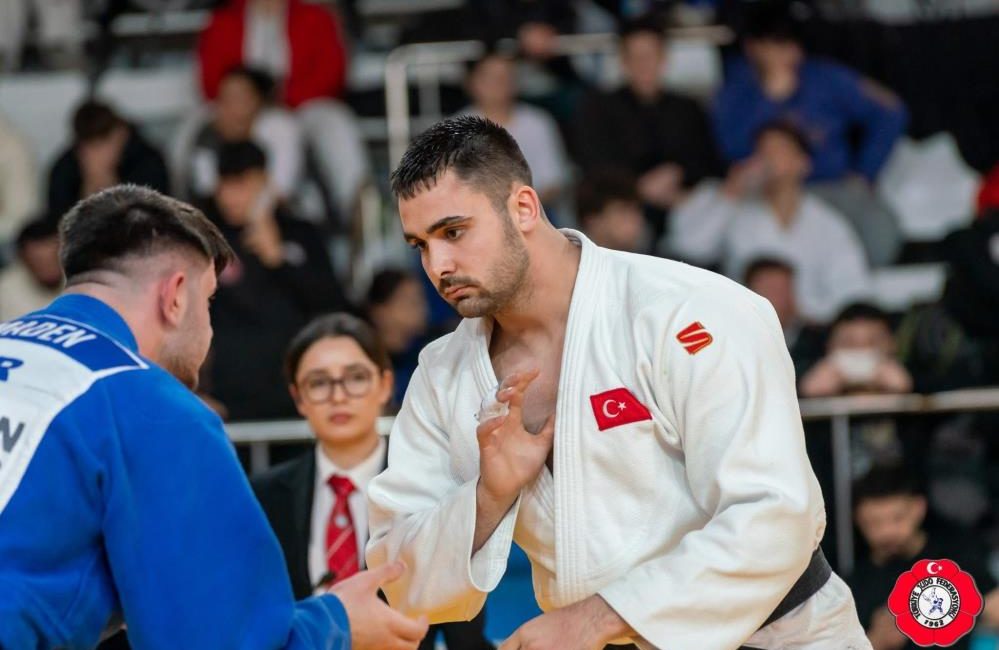 Balıkesir Büyükşehir Belediyespor’un judocuları, Ankara’da düzenlenen Gençler Türkiye Şampiyonası’nda büyük