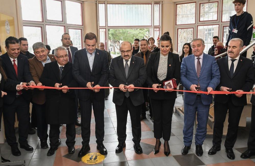 Tüm öğrencileri Çanakkale’de şehit olmuştu: Balıkesir Lisesi 140 yaşında Balıkesir Büyükşehir Belediye Başkanı Ahmet Akın, Çanakkale Savaşları’nda öğrencilerinin tamamı