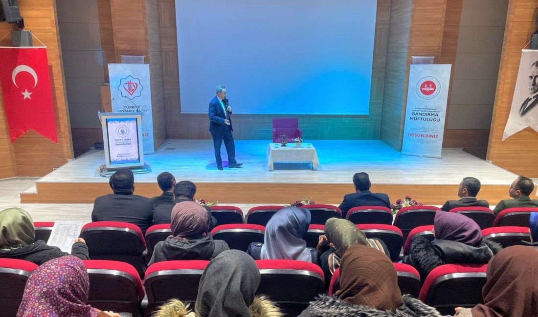 Bandırma’da Müftülük Personelleri bir araya geldi Balıkesir İl Müftülüğü tarafından Bandırma’da düzenlenen personel buluşmasında, müftülük faaliyetleri