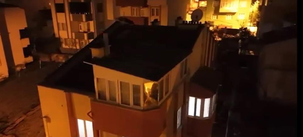 FETÖ firarileri saklandıkları teras katında yakalandı FETÖ’nın gaybubet yapılanmasına yönelik operasyon gerçekleştiren Balıkesir Emniyet Müdürlüğü ekipleri,