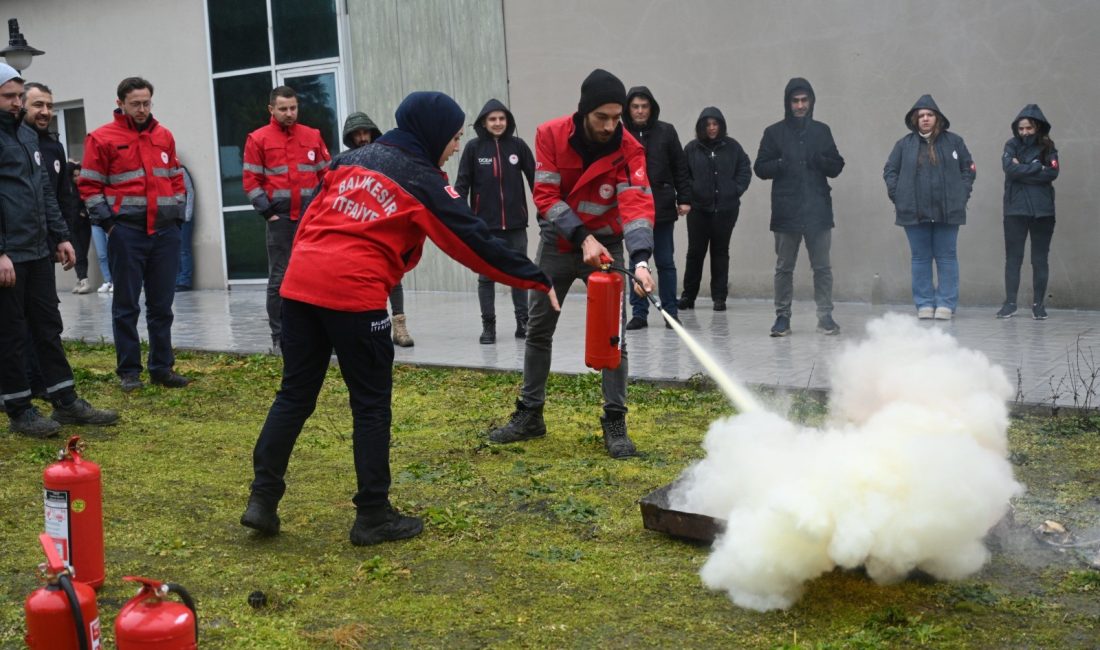 Bandırma Koyunculuk Araştırma Enstitüsü’nde, yangın güvenliği farkındalığını artırmak amacıyla eğitim