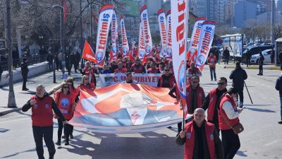 Bandırma’da Cumhuriyet ve emek için dayanışma yürüyüşü düzenlendi. Cumhuriyete, laikliğe