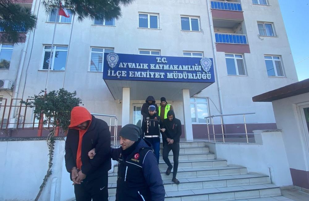 Ayvalık ‘ta, İlçe Emniyet Müdürlüğü Narkotik Suçlarla Mücadele Büro Amirliği
