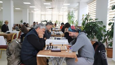 Gönen Belediyesi tarafından düzenlenen 22’nci Satranç Turnuvası, büyükler kategorisinde heyecan