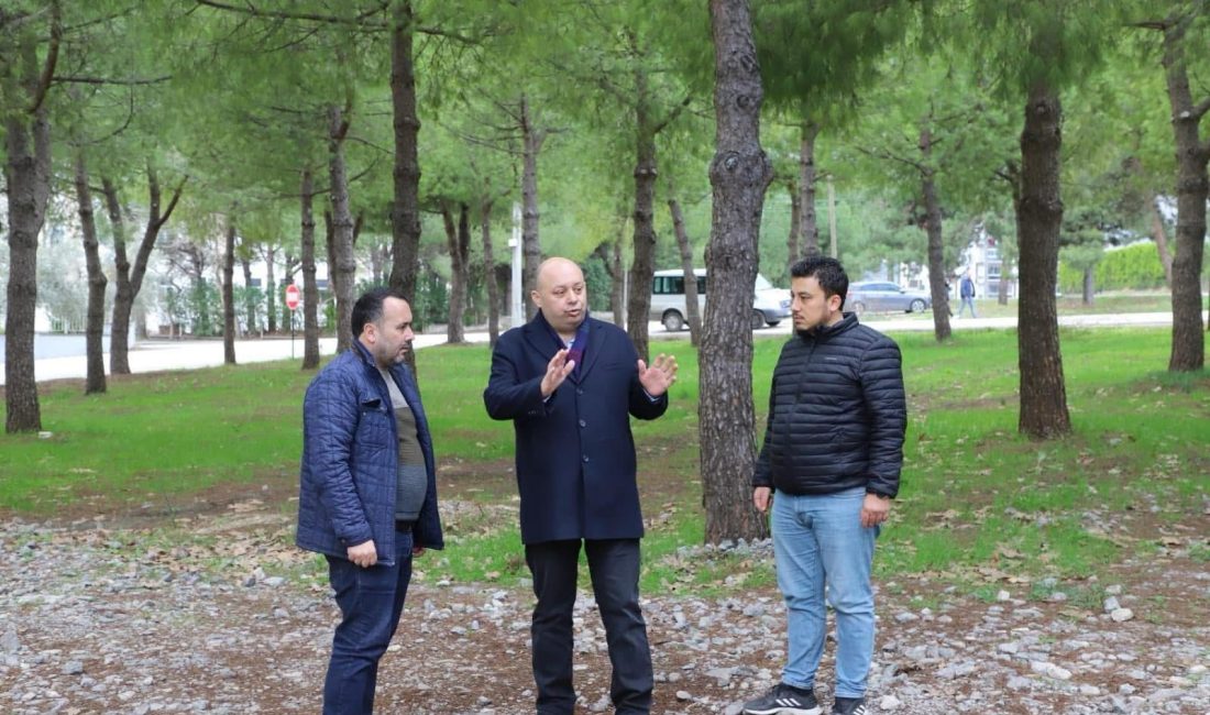 Gönen Belediye Başkanı İbrahim Palaz, inşaatı devam eden Gönen Reşadiyespor
