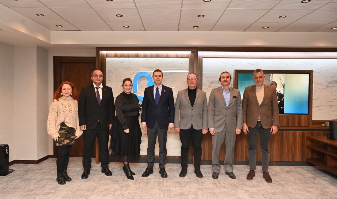 Akın’dan öğretmenlere ulaşım ücretinde indirim için söz Eğitim-İş Bandırma Temsilcilik Başkanı Serdar Polat, Öğretmenlere yönelik toplu taşıma