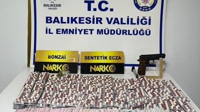 Balıkesir’de düzenlenen narkotik operasyonunda iki şüpheli gözaltına alındı. İlçe Emniyet