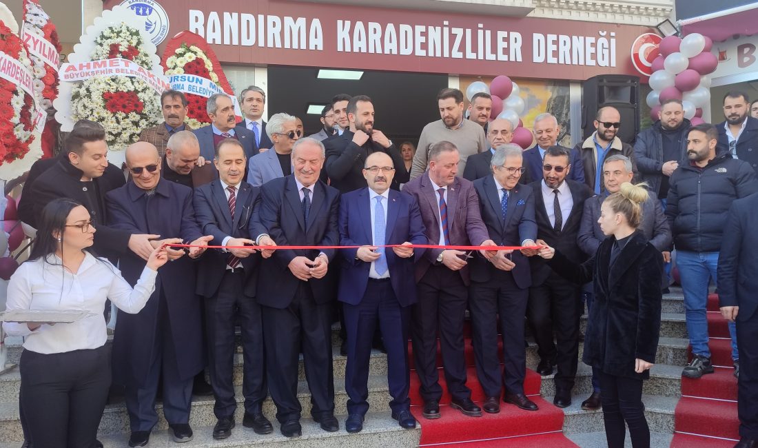 Bandırma’da Karadenizliler Derneği yeni yerinde hizmete girdi Karadenizliler Derneği, 17 Eylül Mahallesi 1018 sokakta bulunan yeni yerinin