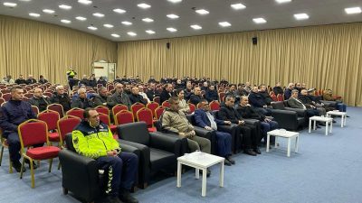 Gönen Kaymakamlığı, servis şoförlerine güvenli ulaşım sağlamak amacıyla bilgilendirme toplantısı
