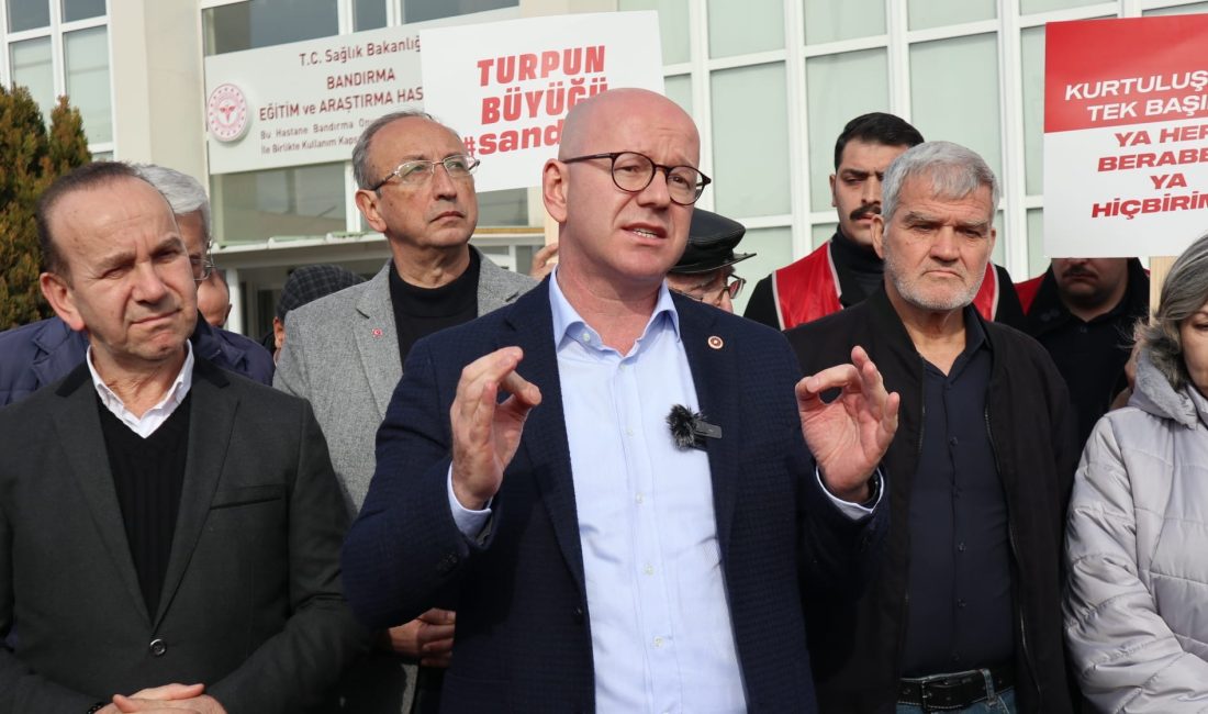 Bandırma’da kanser hastaları onkoloji merkezi bekliyor Bandırma Eğitim ve Araştırma Hastanesi önünde düzenlenen basın açıklamasında, CHP