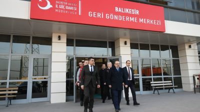 Balıkesir Valisi İsmail Ustaoğlu, Bandırma’daki İl Göç İdaresi Geri Gönderme