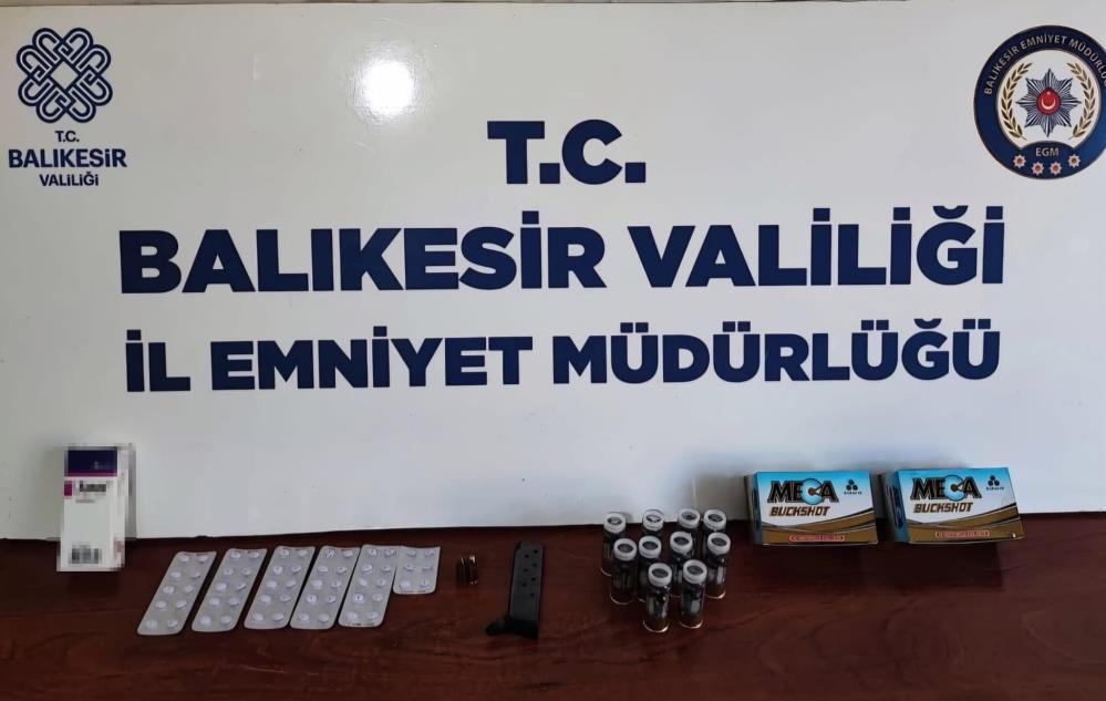 Bandırma’da 7 adrese operasyon: 5 gözaltı Bandırma’da 7 adrese yapılan asayiş operasyonlarında 5 şüpheli yakalanarak gözaltına