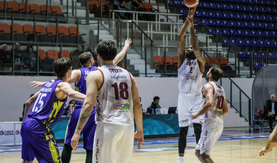 Türkiye Basketbol 1. Ligi’nde mücadele eden Bandırma Bordo Basketbol, ertelenen