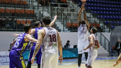 Türkiye Basketbol 1. Ligi’nde mücadele eden Bandırma Bordo Basketbol, ertelenen