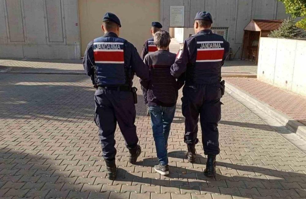 Balıkesir’de jandarma ekipleri tarafından yapılan asayiş denetimlerinde hapis cezası bulunan