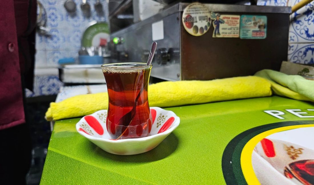 Artan maliyetler nedeniyle çay ve kahve fiyatlarına da zam yapıldı.