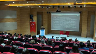 Bandırma Onyedi Eylül Üniversitesi’nde düzenlenen konferansta, 6 Şubat depremlerinin iki