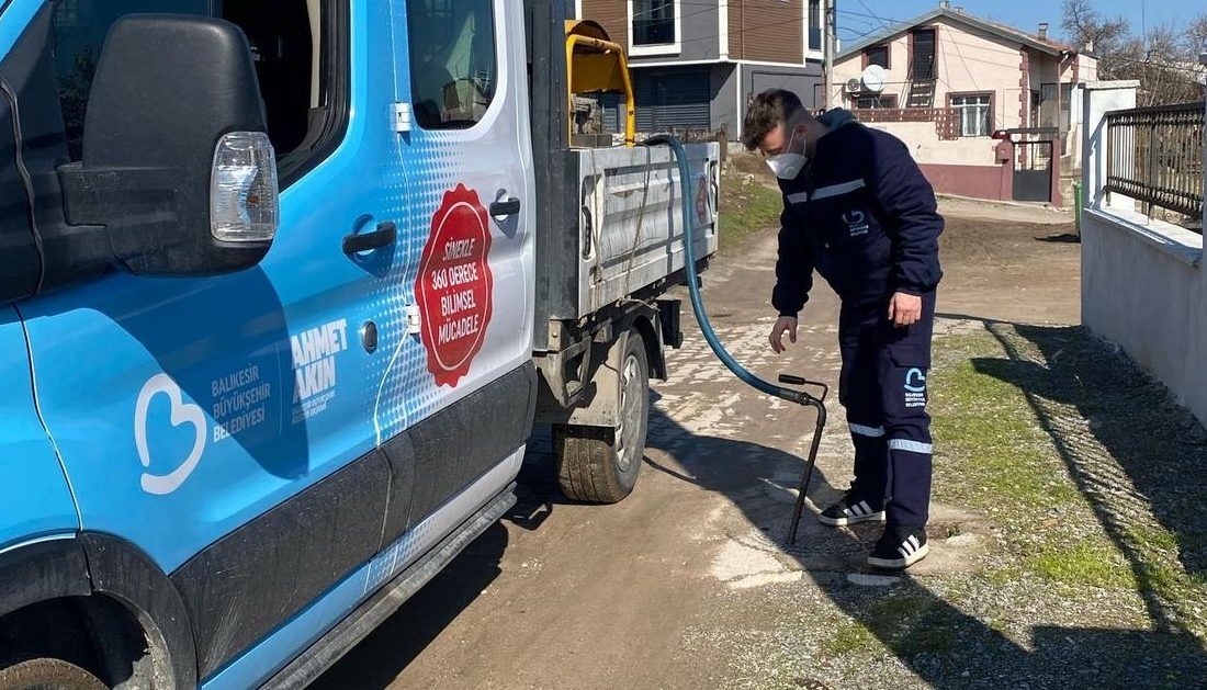 Susurluk’ta kış ayları için haşereyle mücadele çalışmalarına başlandı. İlçede, haşere