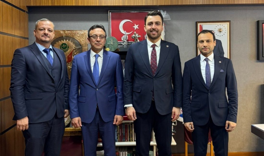 Bandırma İlçe Milli Eğitim Müdürü Mutlu Aslan ve beraberindeki heyet,