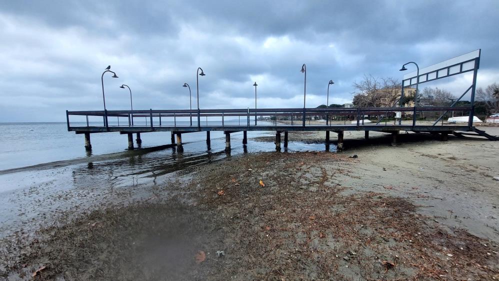  Erdek  ve Kapıdağ Yarımadası kıyılarında deniz suyu metrelerce çekildi. Marmara