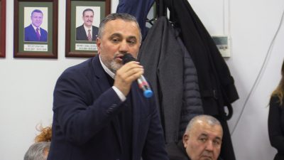 Bandırma Belediyesi’nin meclis toplantısında SGK borcu nedeniyle iller bankasının yaptığı