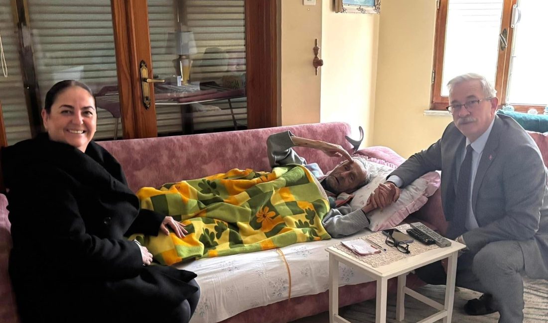 Erdek’te şehit ailesi bir araya getirildi Erdek Belediye Başkanı Burhan Karışık ve CHP İlçe Başkanı Hale