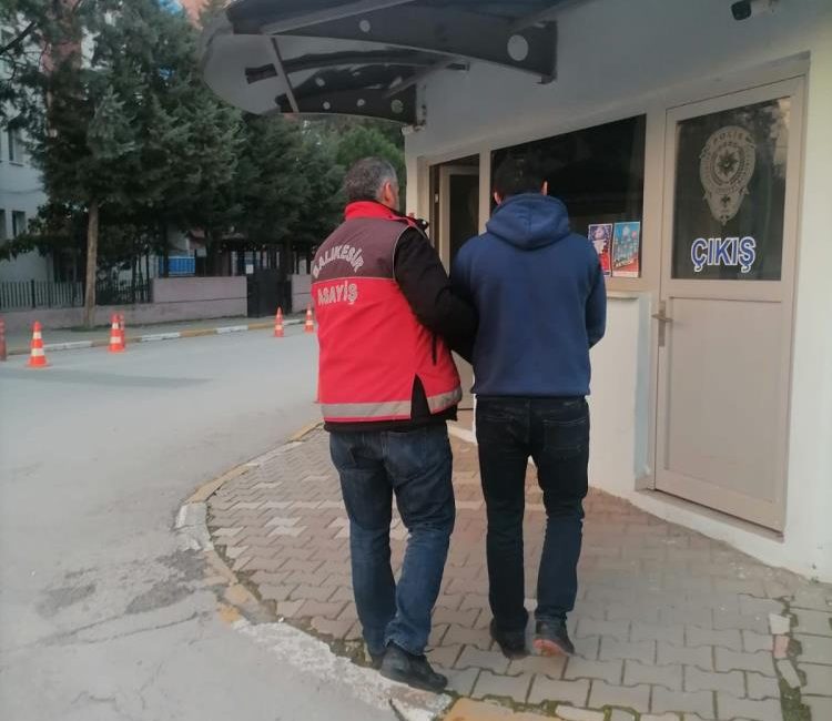 Balıkesir’de bulunduğu ceza evinden kaçan hükümlü, polis ekiplerinin başarılı çalışmaları