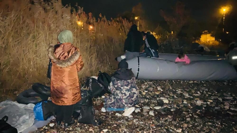 Balıkesir’de göçmen kaçakçılığı operasyonunda 5 kişi tutuklandı Edremit’te jandarma ekipleri tarafından düzenlenen operasyonda, göçmen kaçakçılığı organizasyonunda yer
