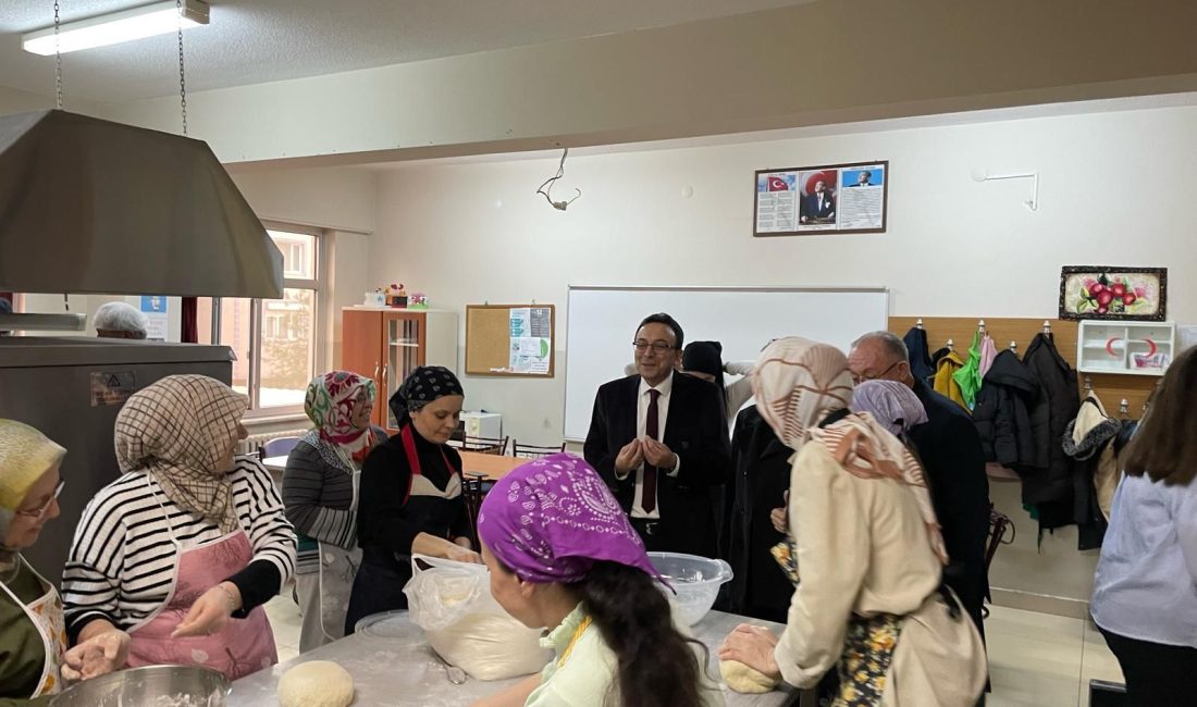 Aslan, Bandırma Halk Eğitimi Merkezi’ndeki kursiyerle buluştu Bandırma İlçe Milli Eğitim Müdürü Mutlu Aslan, Halk Eğitimi Merkezi’ndeki