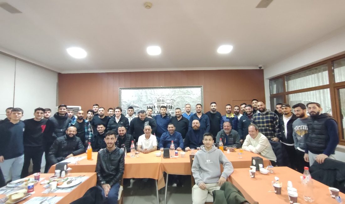 Bandırma Çınarlı Gençlik Gücü’nden iddialı sezon açılışı Yeni sezon hazırlıklarına hız veren Çınarlı Gençlik Gücü, düzenlenen açılış