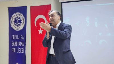 Lise öğrencileriyle bir araya gelen Bandırma Onyedi Eylül Üniversitesi Dr.