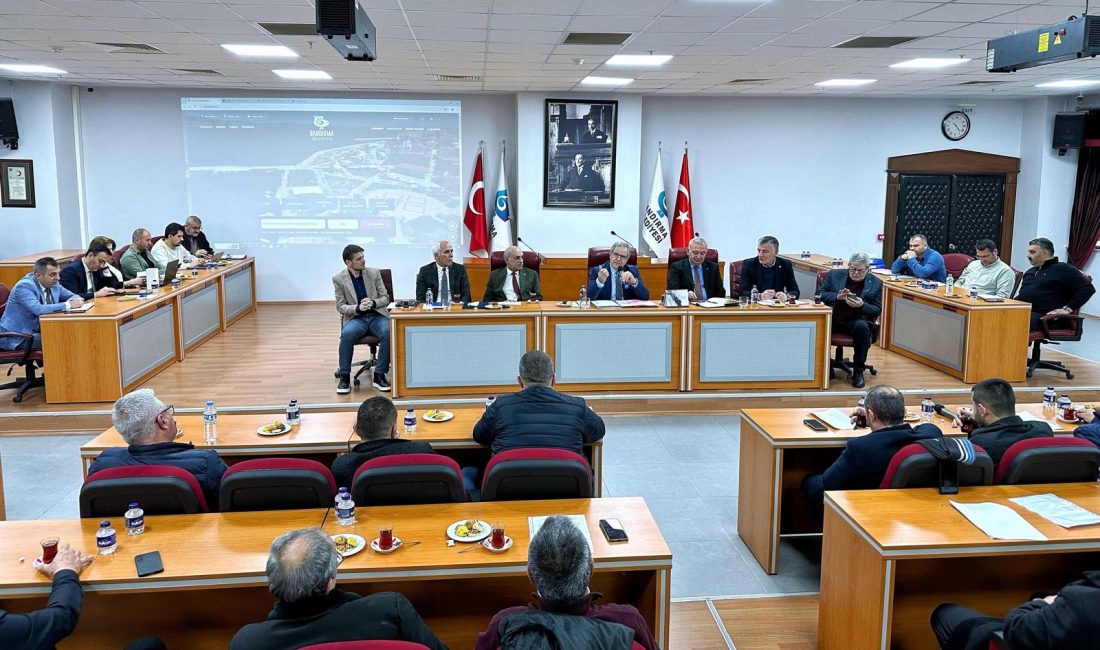 Bandırma Belediye Başkanı Dursun Mirza, kırsal mahalle muhtarlarıyla bir araya