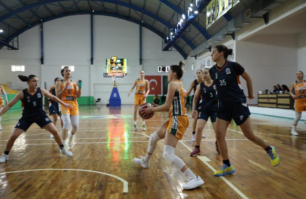 Türkiye Kadınlar Basketbol Ligi’nde (TKBL) namağlup yoluna devam eden Ferhatoğlu