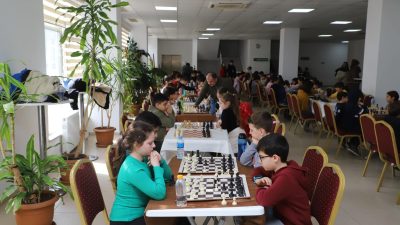Gönen Belediyesi tarafından düzenlenen 22. Ömer Seyfettin Satranç Turnuvası, minikler