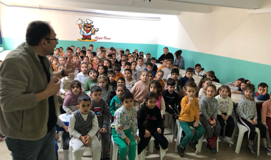 Bandırma’da öğrencilerin ağız sağlığını koruma bilincini artırmak amacıyla düzenlenen seminerde