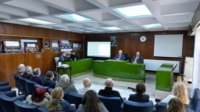 Eski belediye binasında faaliyet gösteren derneklerle bir araya gelen Bandırma