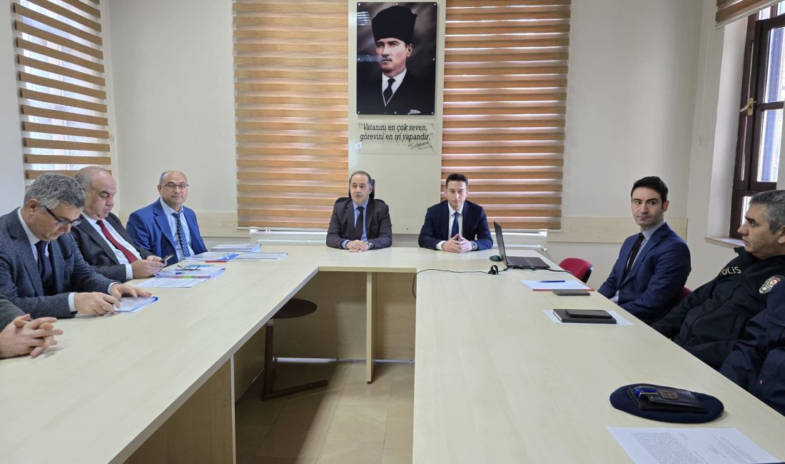 Bandırma Kaymakamı Engin Aksakal başkanlığında düzenlenen toplantıda, limandaki mevcut güvenlik