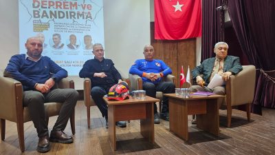 Bandırma’da deprem bilincini artırmak amacıyla düzenlenen “Deprem ve Bandırma” konferansında,