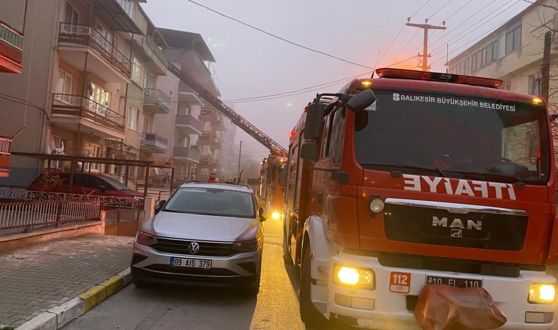 Balıkesir itfaiyesinden yoğun yangın mesaisi Balıkesir itfaiyesi sabaha karşı çıkan yangınlarda yoğun mesai yaşadı. Karesi