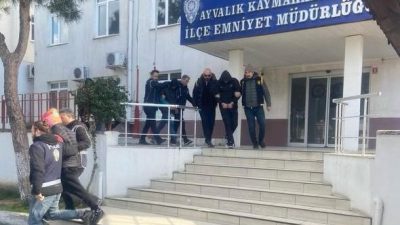 Ayvalık’ta hırsızlık yapan şahıslar polis ekiplerince kıskıvrak yakalandı. Edinilen bilgiye
