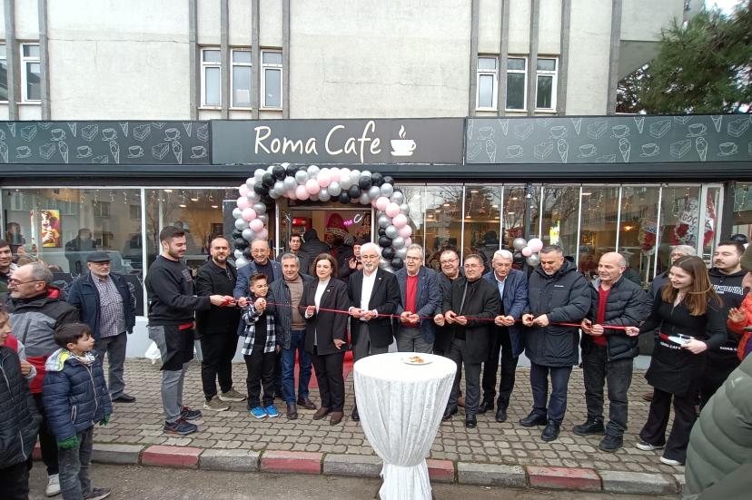 Bandırma’nın sevilen markası Roma Dondurma, Roma Cafe ile hizmet ağını